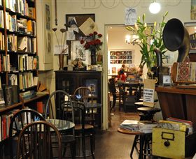 The Known World Bookshop & Boutique City Apartment - Your Accommodation 2