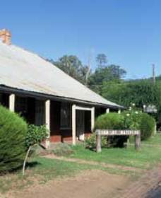 Lion Of Waterloo Tavern - Your Accommodation 0