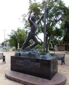 Miners Memorial Statue - Your Accommodation 0