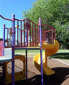 Fadden Pines Playground - Your Accommodation 2