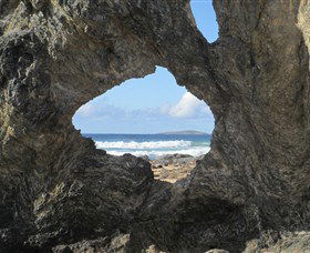 Glasshouse Rocks And Pillow Lava - Your Accommodation 0