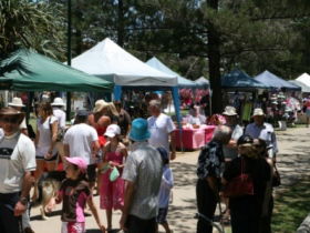 Burleigh Art And Craft Markets - Your Accommodation 3