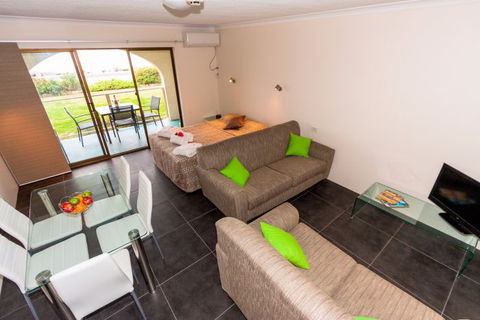 Edgewater Gardens - Your Accommodation 0