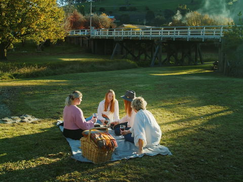 Kurt Fearnly Park - Your Accommodation 0