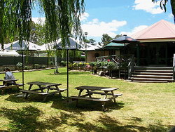 Oakbank Hotel - Your Accommodation 3