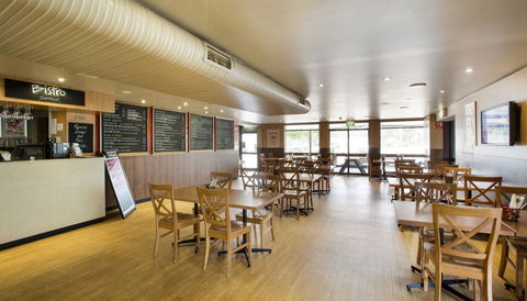 Castle Hill Tavern - Your Accommodation 2