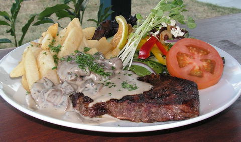 Fairways Tavern - Your Accommodation 1