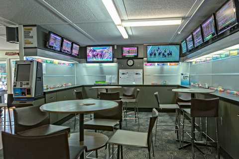 Lake Conjola Bowling Club - Your Accommodation 4