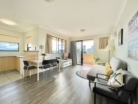 Mermaid Beach Park View Resort - Your Accommodation 4