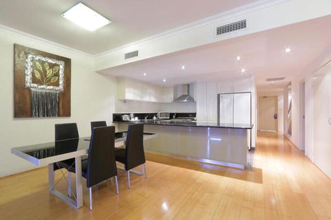 Verandah Apartments - Your Accommodation 4