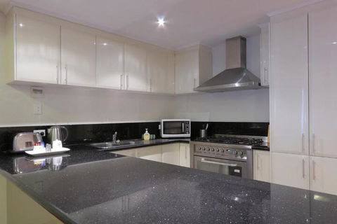 Verandah Apartments - Your Accommodation 3