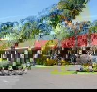 Pines Country Club Motor Inn - Your Accommodation