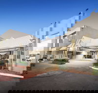 Ciloms Airport Lodge - Your Accommodation