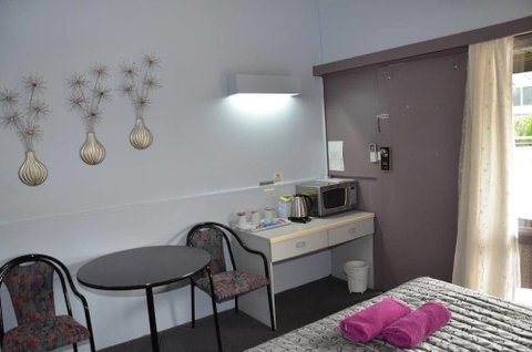 Warwick Motor Inn - Your Accommodation 4