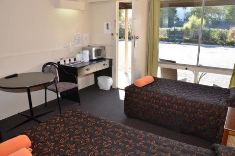 Warwick Motor Inn - Your Accommodation 1