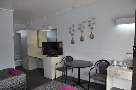 Warwick Motor Inn - Your Accommodation 2