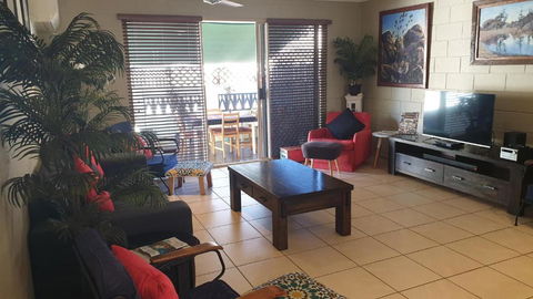 A City Retreat 2BR Apartment Reid Park Townsville - Your Accommodation 5