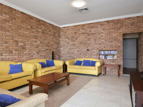 The House On The Lake At Fishing Point Lake Macquarie Honestly Put The Line In & Catch Fish - Your Accommodation 1