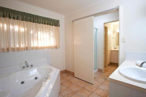 Verandahs - Your Accommodation 3