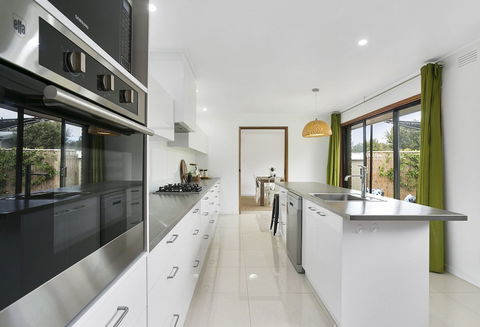 Fairhills - Beautifully Styled - Your Accommodation 1