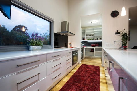 Azura - Your Accommodation 3