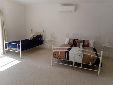 Hilltop Escape B&B - Your Accommodation 4