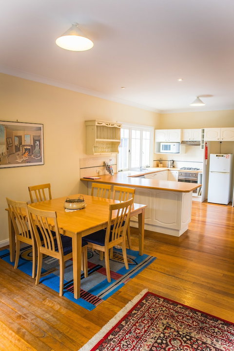 Whispering Pines Cottages - Your Accommodation 4
