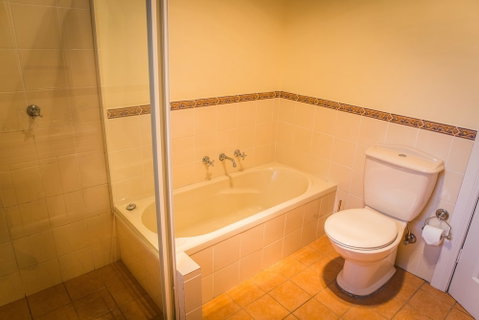 Whispering Pines Cottages - Your Accommodation 6