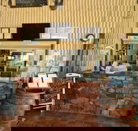 Parry Creek Farm Tourist Resort  Caravan Park