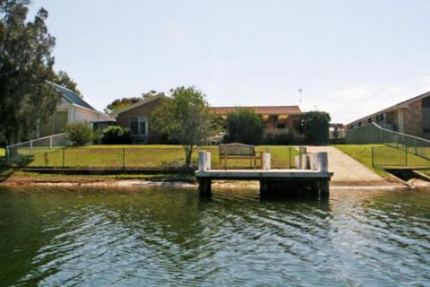 Relax & Enjoy The River - Your Accommodation 4