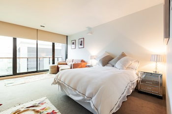 CELESTE, 1BDR East Melbourne Apartment - Your Accommodation 0