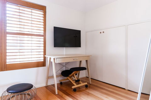VERA, 1BDR South Melbourne Apartment - Your Accommodation 2
