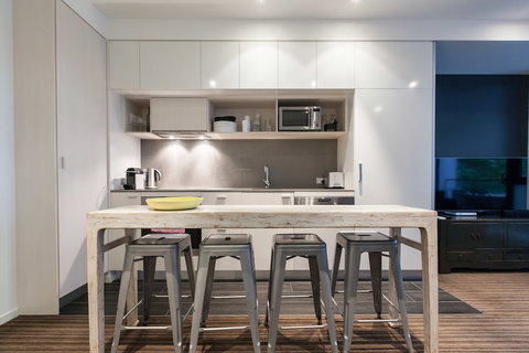 ZACH, 1BDR St.Kilda Apartment - Your Accommodation 3