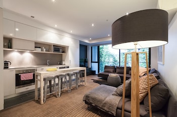ZACH, 1BDR St.Kilda Apartment - Your Accommodation 1