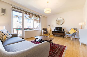 ROSIE, 2BDR St.Kilda Apartment - Your Accommodation 0