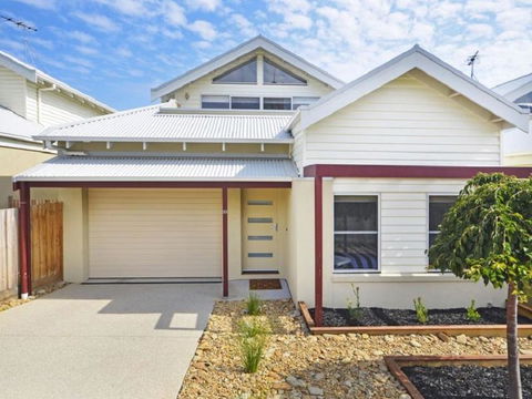 Villa By The Sea - Your Accommodation 3