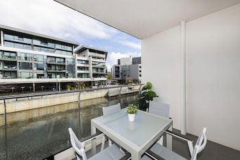 Accommodate Canberra - Lakefront - Your Accommodation 3