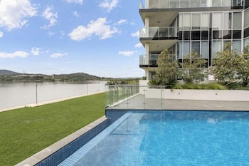 Accommodate Canberra - Lakefront - Your Accommodation 4