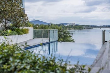 Accommodate Canberra - Lakefront - Your Accommodation 2