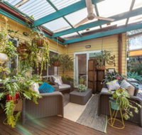 Gorgeous family retreat next to the CBD