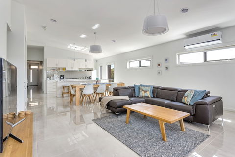 Diamond Bay Beach House - Your Accommodation 1