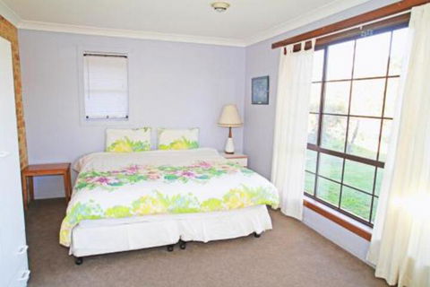 Thora Street Waterfront - Your Accommodation 4