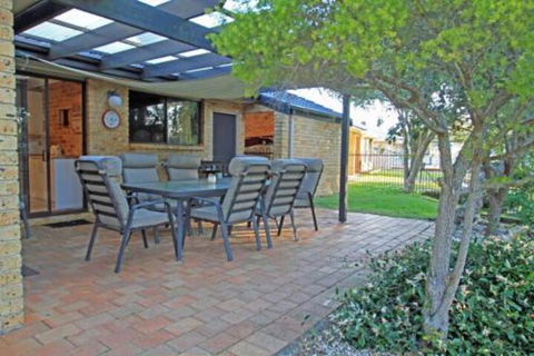 Thora Street Waterfront - Your Accommodation 3