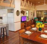 Claytons on Cylinder Beach Front