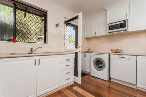 Attadale Excutive Villa - Your Accommodation 3