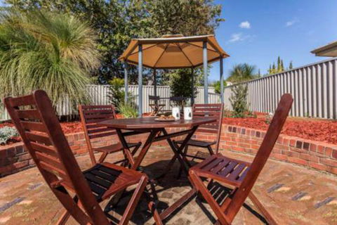 Attadale Excutive Villa - Your Accommodation 6