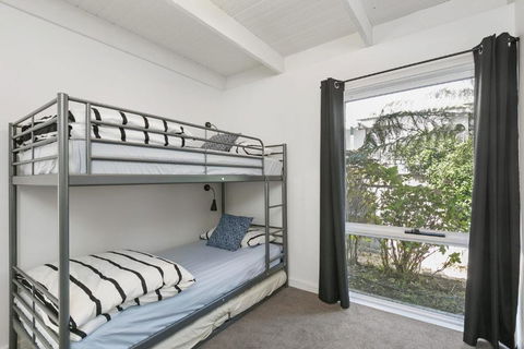 Mysa Anglesea Sleeps 7 WiFi Netflix Cafes Shops - Your Accommodation 4
