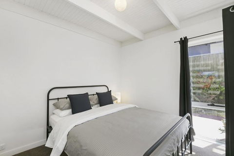 Mysa Anglesea Sleeps 7 WiFi Netflix Cafes Shops - Your Accommodation 2