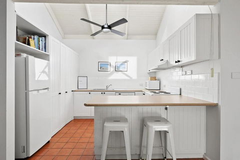 Mysa Anglesea Sleeps 7 WiFi Netflix Cafes Shops - Your Accommodation 3