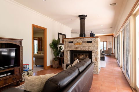 The Grange Homestead - Your Accommodation 3